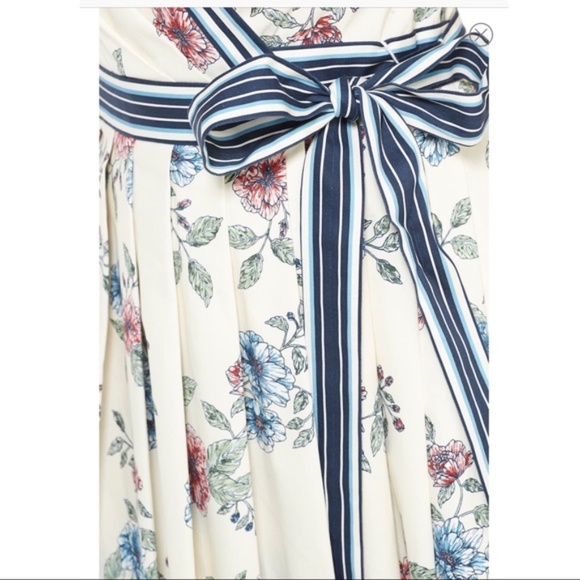 GAL MEETS GLAM Teresa Floral Wrap Dress - 2 - Picture 4 of 6